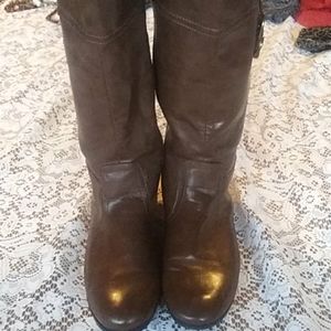 I'm selling leather boots